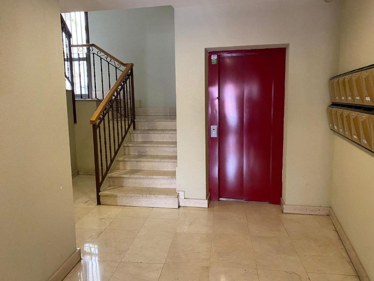 Centro Barrio Embajadores 01 マドリード エクステリア 写真