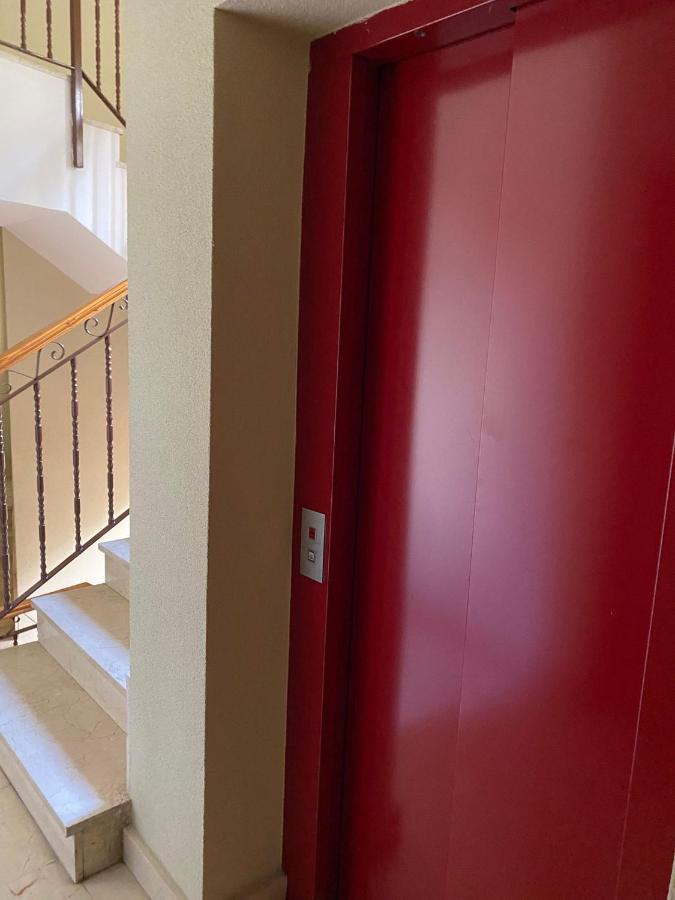 Centro Barrio Embajadores 01 マドリード エクステリア 写真