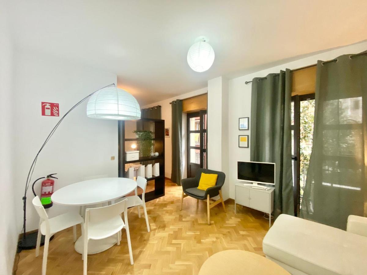 Centro Barrio Embajadores 01 マドリード エクステリア 写真