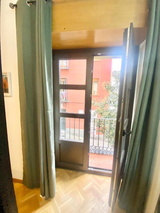Centro Barrio Embajadores 01 マドリード エクステリア 写真